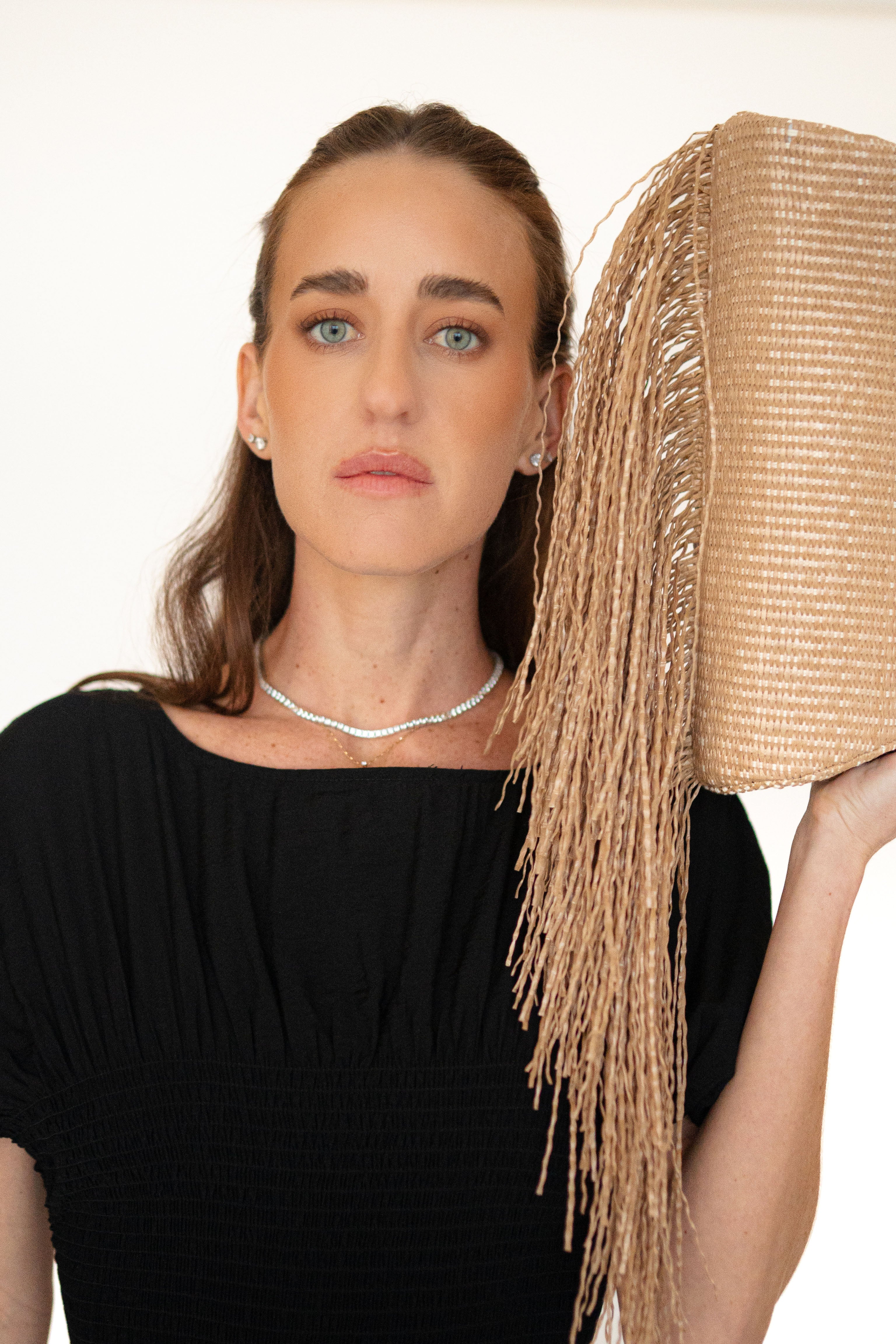 Aluna - Raffia Natural Tejida con Flecos