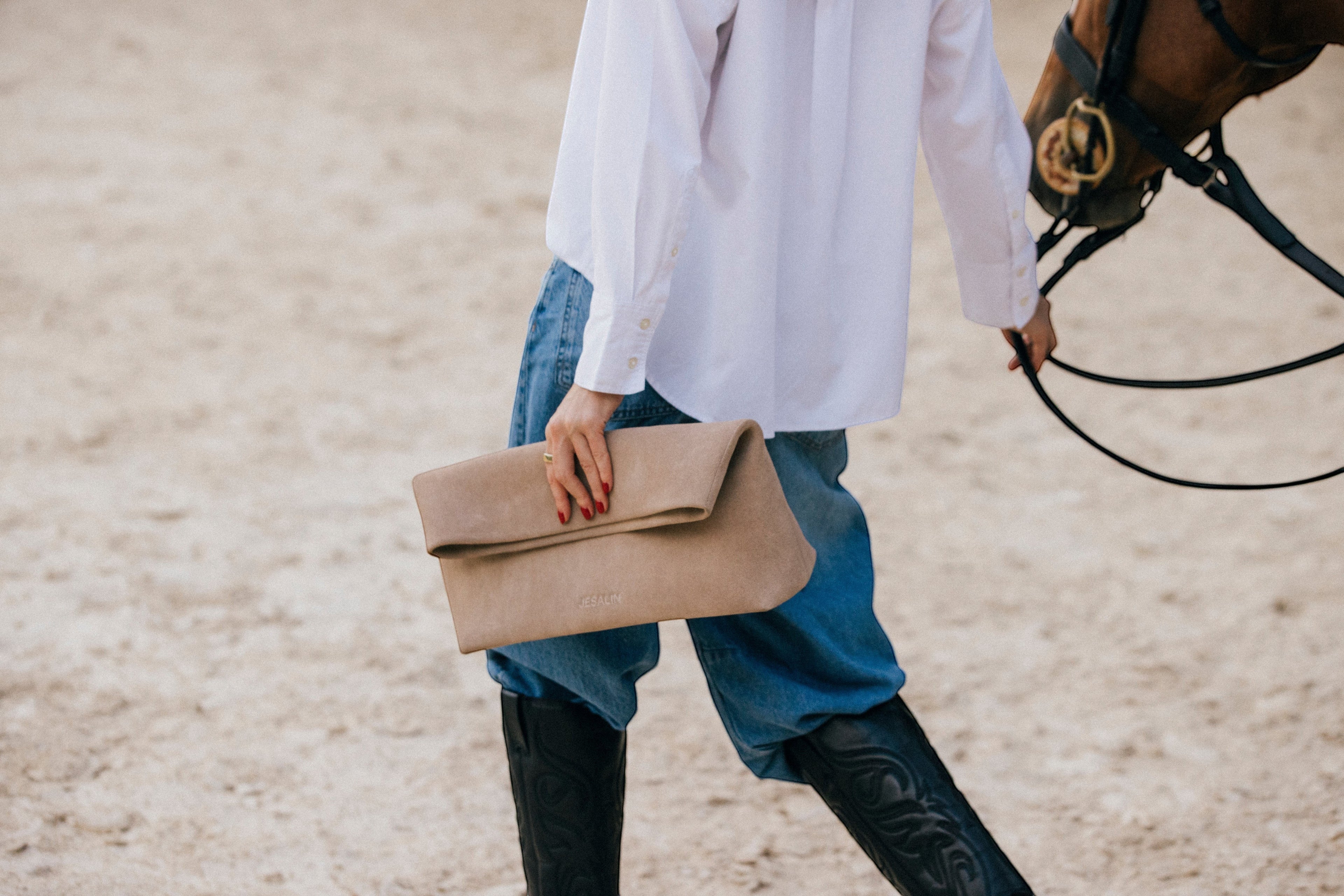 Suave Clutch