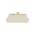 Bolso clutch Jesalin Sette Lungo en piel color hueso con grabado de avestruz y cierre metálico kisslock dorado.