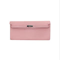 Bolso de mano Jesalin Rosa en piel grabada de color rosa con cierre metálico plateado y diseño elegante