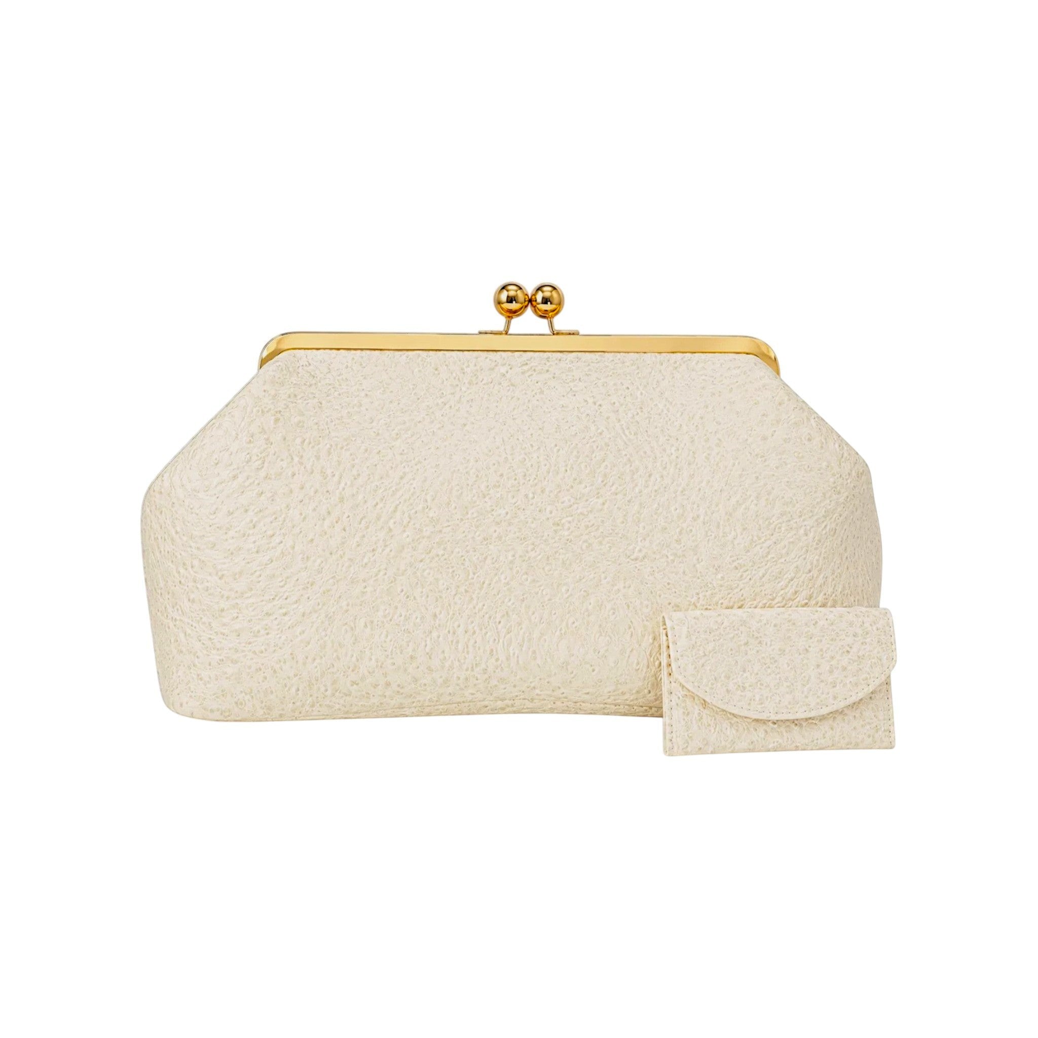 Bolso Sette Jesalin color hueso en piel con grabado de avestruz, cierre kisslock dorado y diseño elegante.