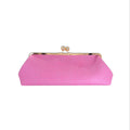 Bolso de mano Jesalin Sette Lungo rosa en piel bovina con grabado de avestruz y cierre metálico kisslock dorado.