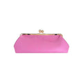 Bolso de mano Jesalin Sette Lungo rosa en piel bovina con grabado de avestruz y cierre metálico kisslock dorado.