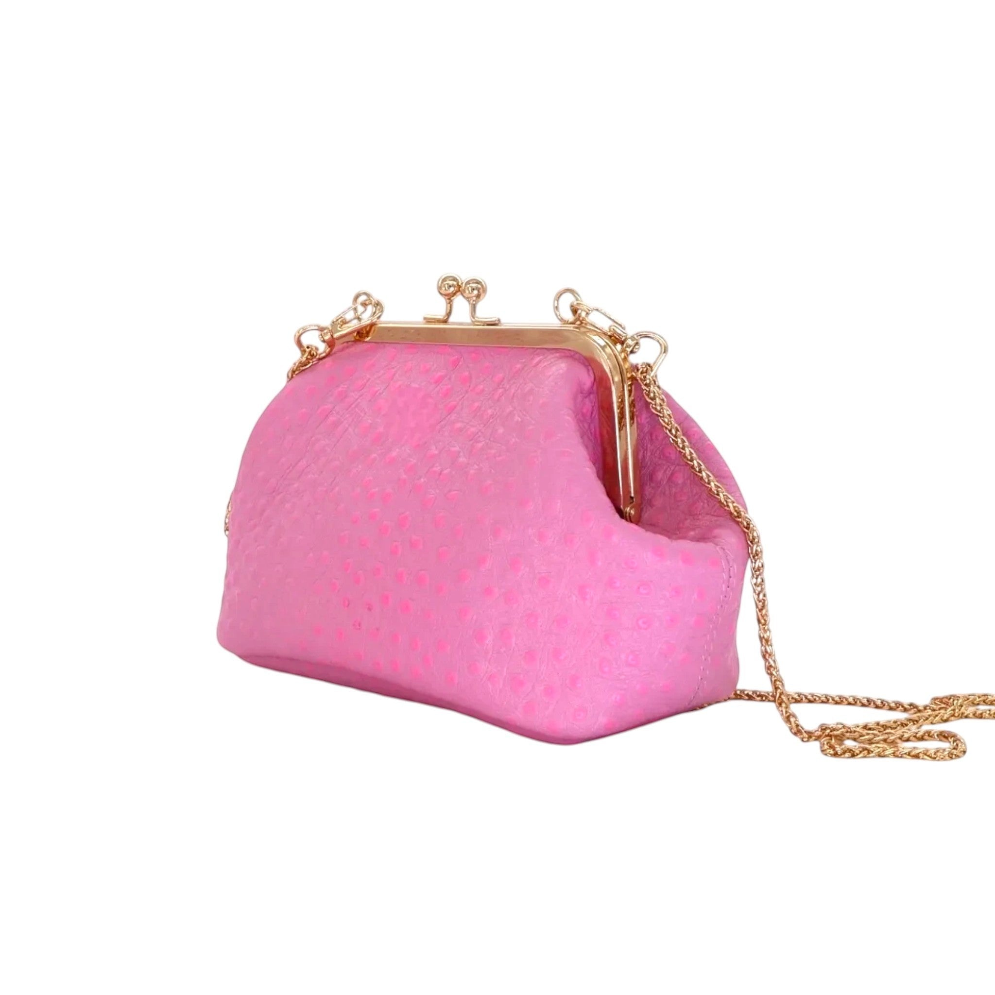 Bolso Jesalin Sette Petito rosa en piel con grabado de avestruz, cierre kisslock dorado y cadena metálica elegante.
