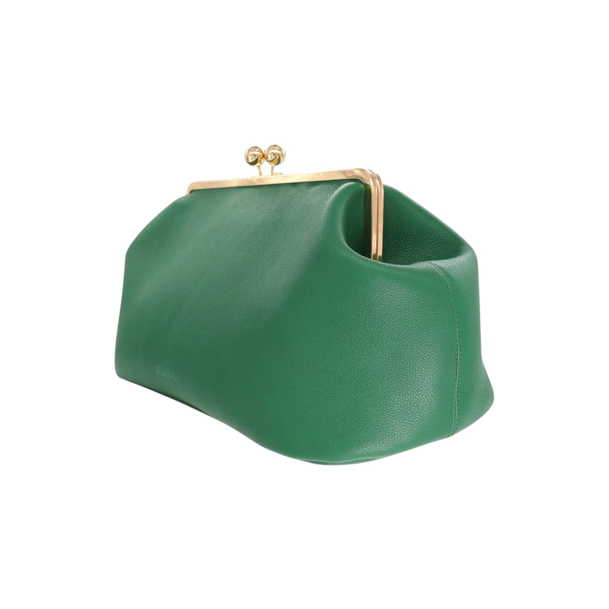 Bolso Jesalin Sette en piel bovina granulada color verde esmeralda con cierre kisslock dorado y diseño de pliegues.