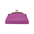 Clutch Jesalin Aluna color lila en piel bovina grabada con marco metálico dorado y cierre tipo kiss lock